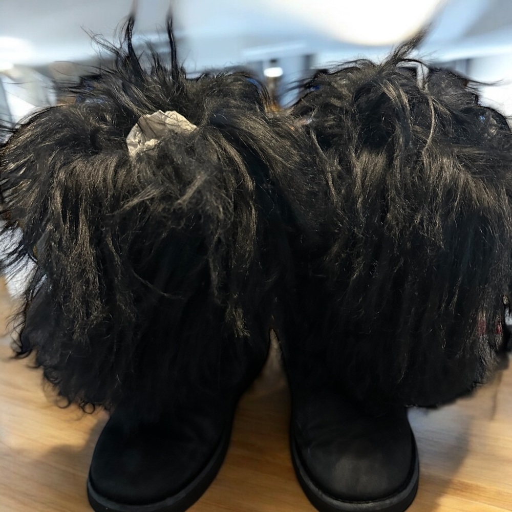 UGG Lida Bear paw boots. Mongolian fur